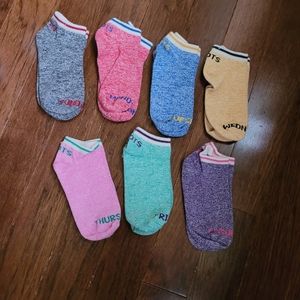 NWOT Roots Day of the Week Socks